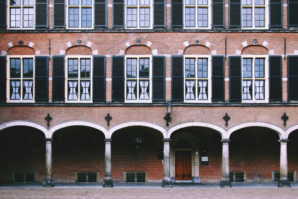 Historisch overheidsgebouw aan het Binnenhof in Den Haag
